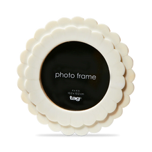 Load image into Gallery viewer, Scalloped Photo Frame